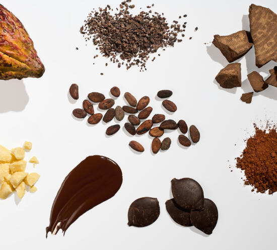 Composició de productes de cacau i xocolata, fotografia gastronòmica per Alex Tremps